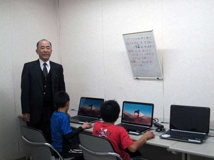 大阪市立児童へ情緒障害児治療用テレビとパソコンを寄贈